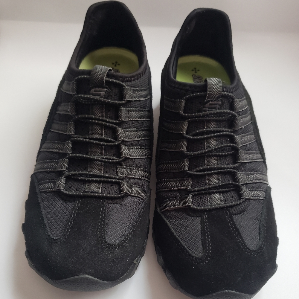 Skechers Women's slip on arch support shose Black color size 7 5